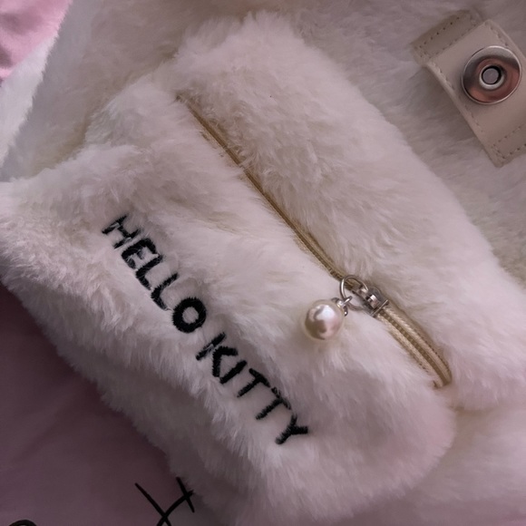 Hello Kitty Backpack - Picture 2 of 5